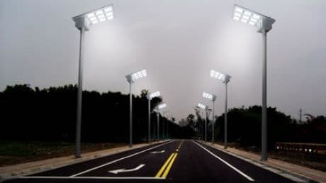 Prima localitate din România iluminată cu tehnologia LED: „Noaptea poţi circula fără faruri”