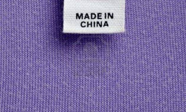 Atenţie la ce purtaţi! O fetiţă a fost desfigurată de hăinuţele „made în China”  primite cadou