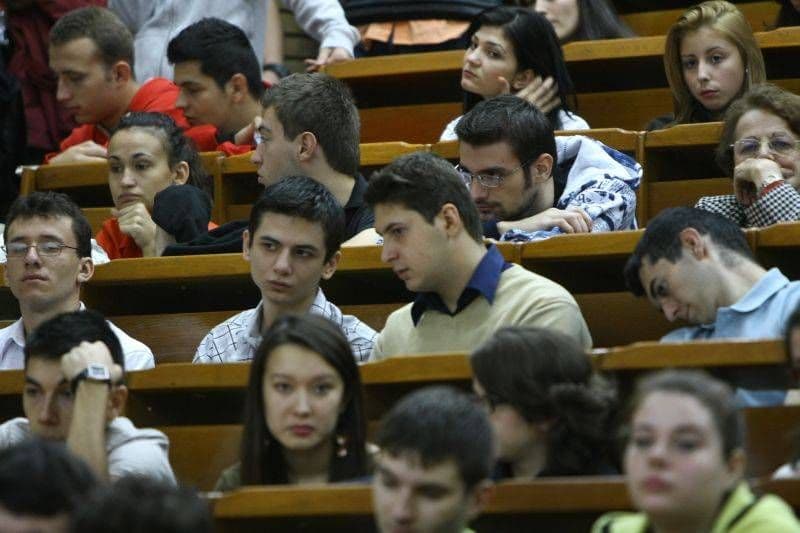 Înşelătorie în universităţi cu banii studenţilor
