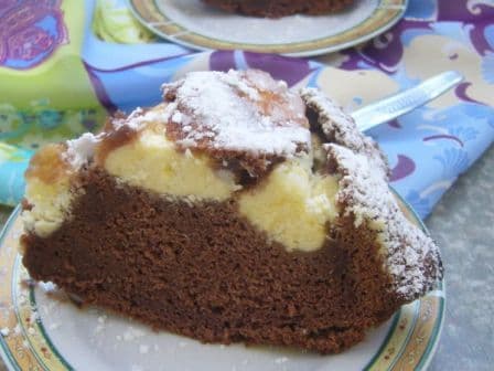 Tort de ciocolată cu biluțe de brânză