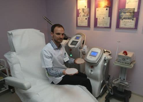 Medicul estetician al Nicoletei Luciu, reţinut pentru 24 de ore de poliţiştii de la Crimă Organizată