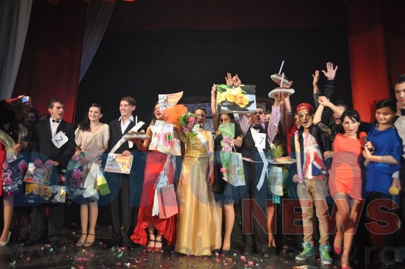 Balul Bobocilor: Miss şi Mister Boboc 2012 la Liceul Tehnologic „Alexandru Vlahuţă” Şendriceni - FOTO