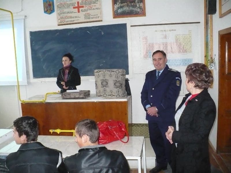 Viaţa nu e de vânzare! Acţiuni de prevenţie a actelor de delincvenţă la Liceul Regina Maria Dorohoi 