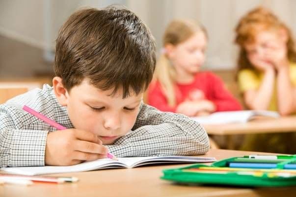 Atenţie, părinţi! Se modifică etapele înscrierii în clasa pregătitoare
