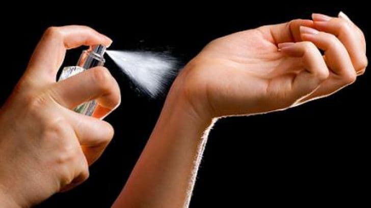 Aluminiul din deodorante este periculos. Vezi ce spun specialiştii