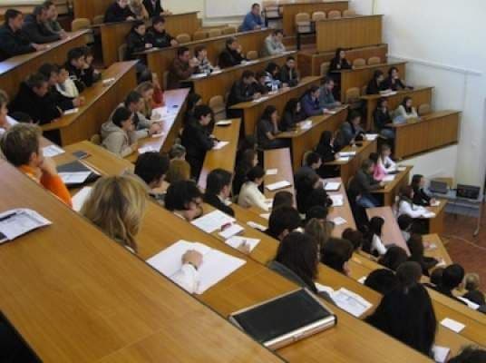 Studenţii, liberi pe 10 decembrie. Solicitările ANOSR pentru exercitarea dreptului de vot