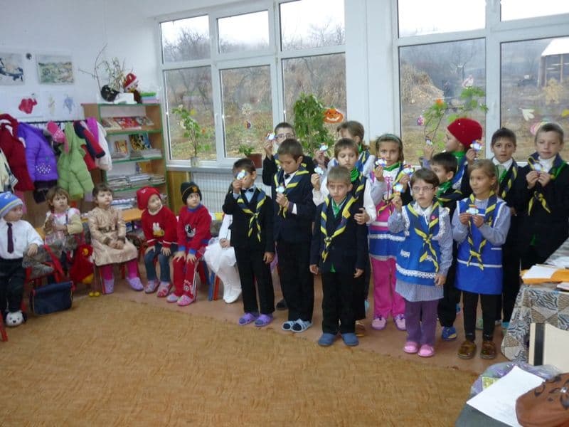 Şcoala Primară Nr. 2 Sauceniţa: LA MULŢI ANI, ROMÂNIA! LA MULŢI ANI, ROMÂNI! - FOTO