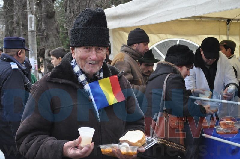 Manifestări de Ziua Naţională cu discursuri, porumbei, fasole cu cârnaţi și vin fiert – VIDEO/FOTO