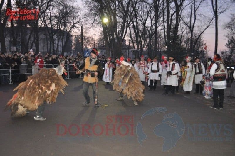 Parada formațiilor de datini și obiceiuri 2012: Luni încep înscrierile urătorilor