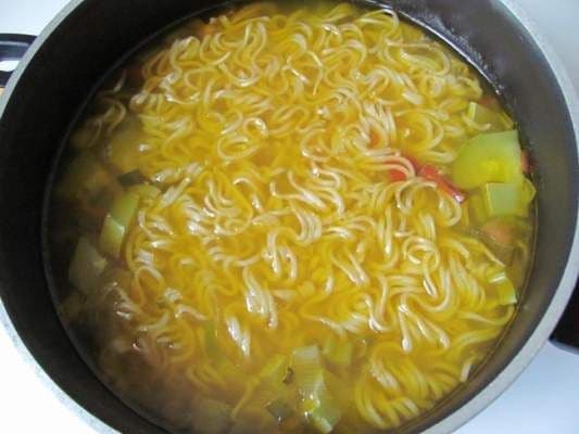 Supa la plic: Efecte devastatoare pentru sănătate. Mănânci şi plângi!