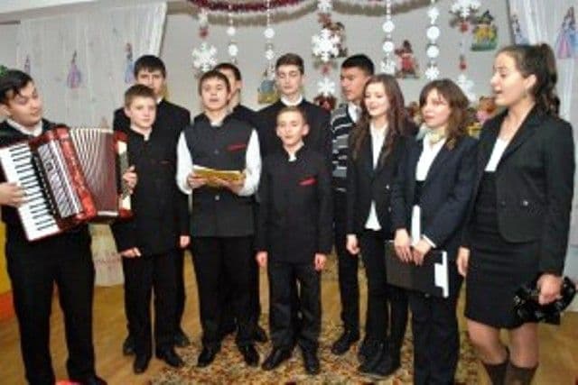 Activităţi cultural-misionare al elevilor Seminarului Teologic Dorohoi - FOTO
