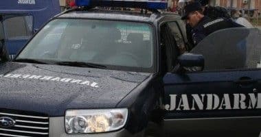 Jandarmii botoșăneni au venit în ajutorul unui elev care nu poate ajunge la domiciliu
