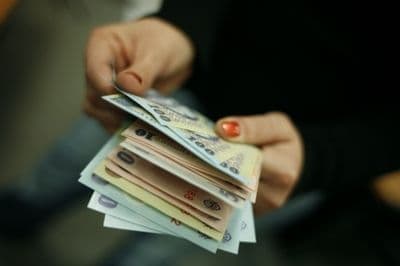 Pentru că de Crăciun nu se lucrează, Guvernul cere plata impozitelor până pe 21 decembrie