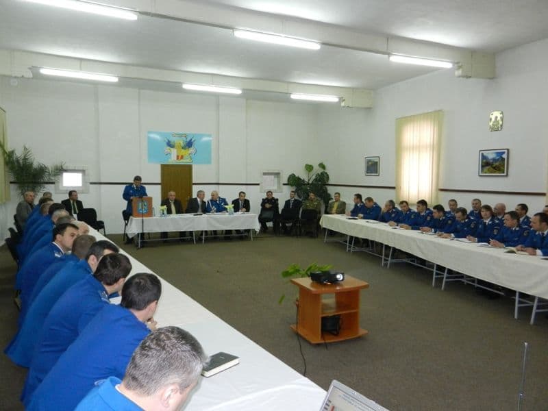 Jandarmii botoșăneni au făcut bilanțul în prezenţa prefectului şi a unui general de brigadă