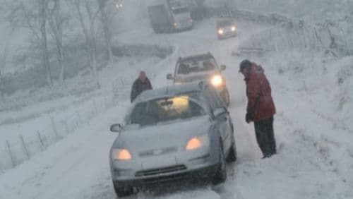 Cetăţenii sunt rugaţi să evite călătoriile în următoarele 24 de ore