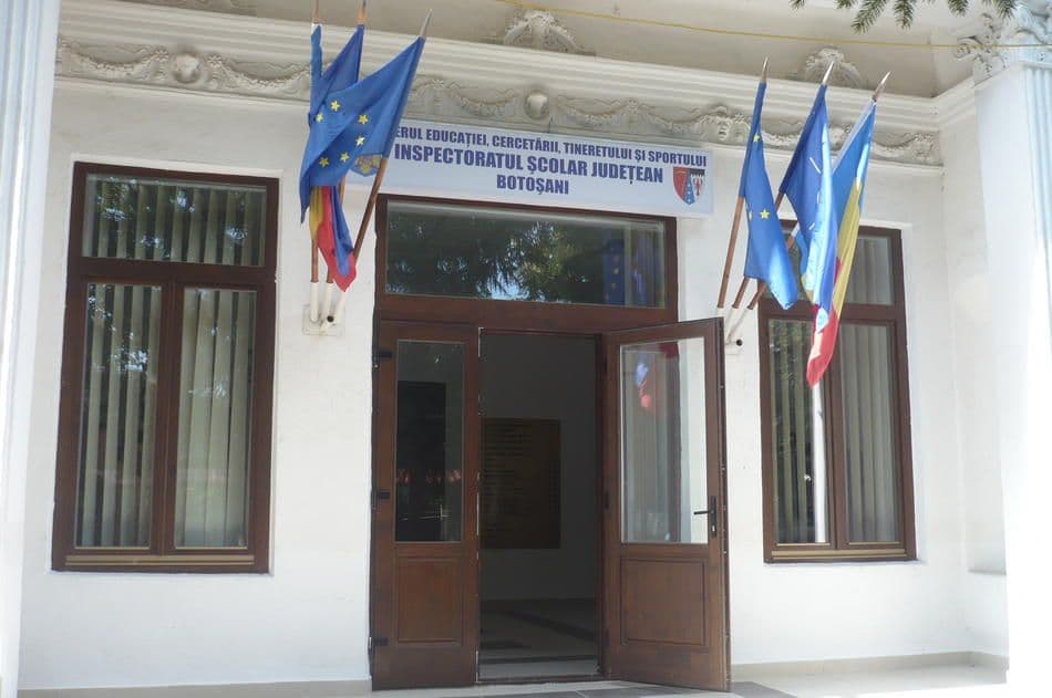 Cei doi directori de școli din Dorohoi cărora le expiră mandatele rămân, deocamdată, pe funcții!