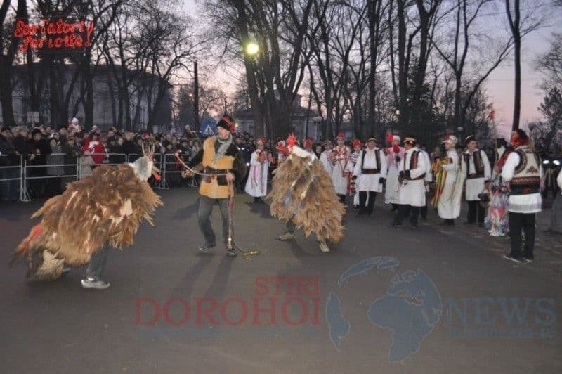 Sâmbătă este ultima zi în care se fac înscrieri pentru „Parada formațiilor de datini și obiceiuri 2012”