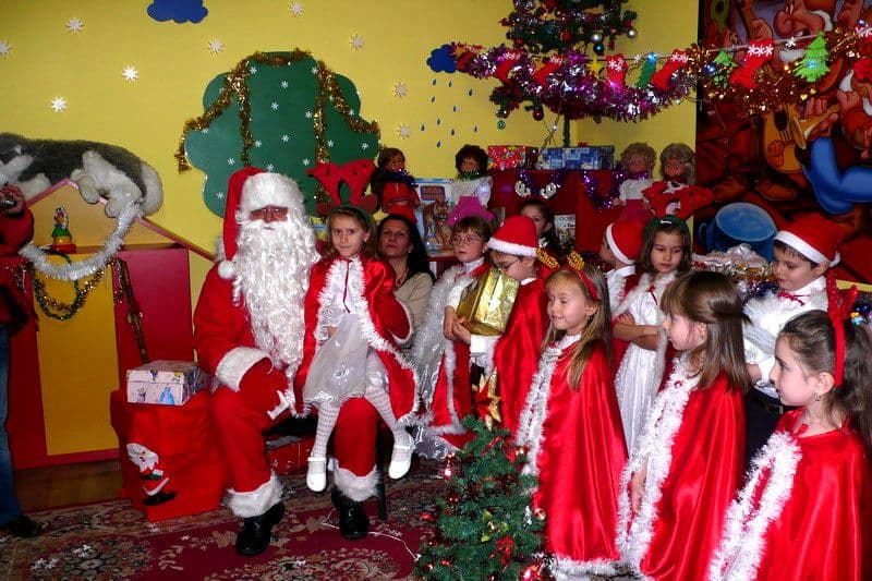 Grădiniţa nr. 4 Dorohoi, grupa „Albinuţele” – E VREMEA COLINDELOR