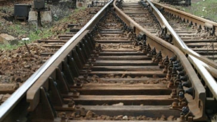 23 de ani de inchisoare pentru opt români care au furat şine de tren din Marea Britanie