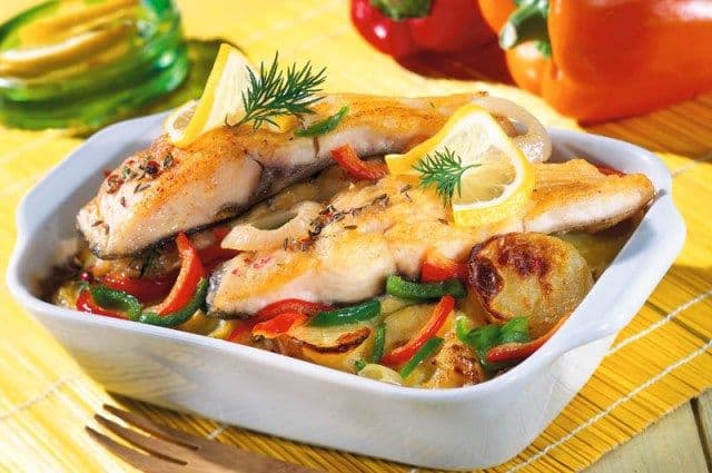 Pește cu legume la cuptor