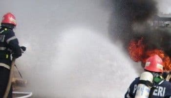 Locuinţă incendiată de un jar căzut din sobă