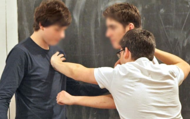 Elevii violenţi ar putea rămâne fără alocaţiile de la stat 