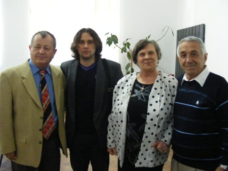 familia Mandachi lansare de carte la Dorohoi (2)