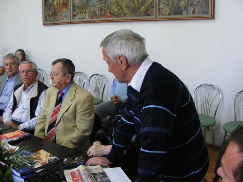 familia Mandachi lansare de carte la Dorohoi (15)