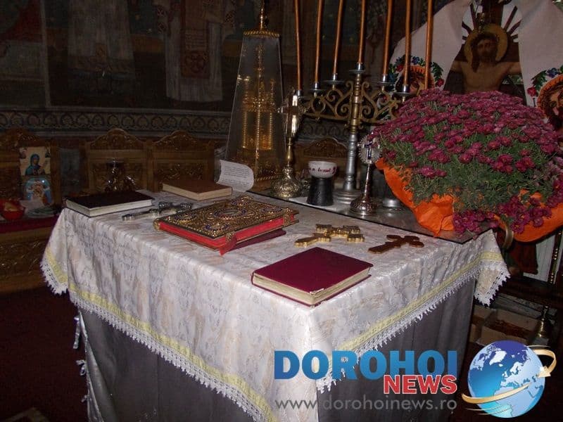 Credinciosi la hramul Bisericii Sf. Cuv. Paracheva din Dorohoi_01