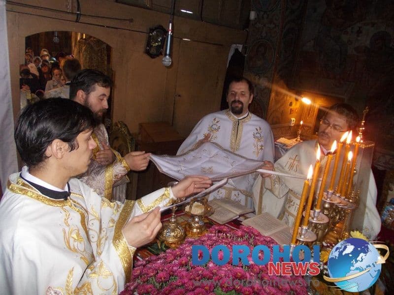 Credinciosi la hramul Bisericii Sf. Cuv. Paracheva din Dorohoi_10