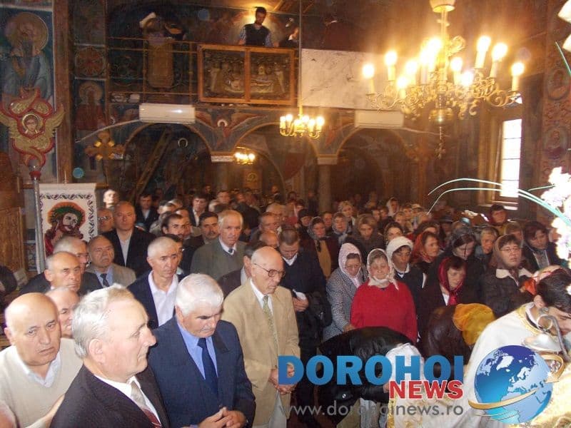 Credinciosi la hramul Bisericii Sf. Cuv. Paracheva din Dorohoi_11
