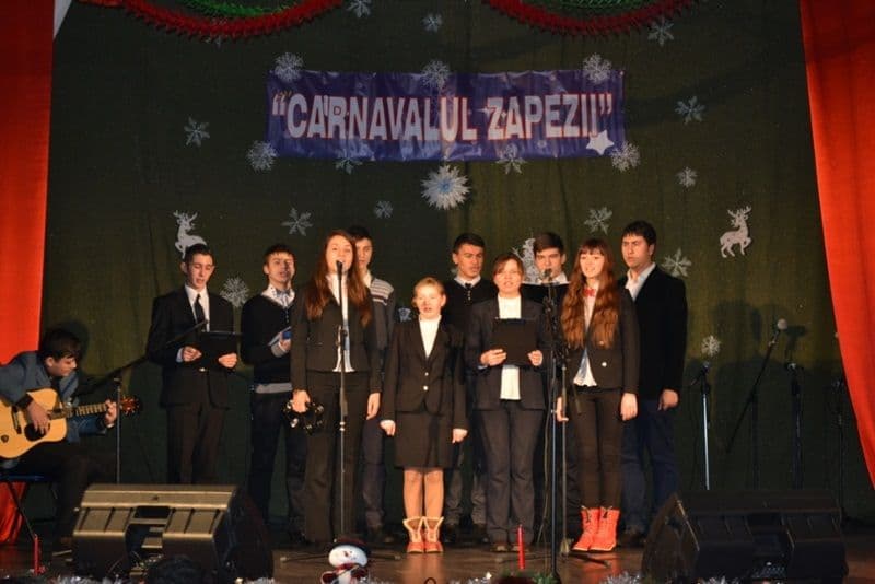 Carnavalul zapezii Dorohoi 2012_02