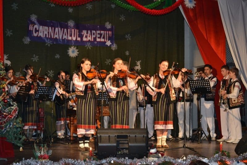 Carnavalul zapezii Dorohoi 2012_13