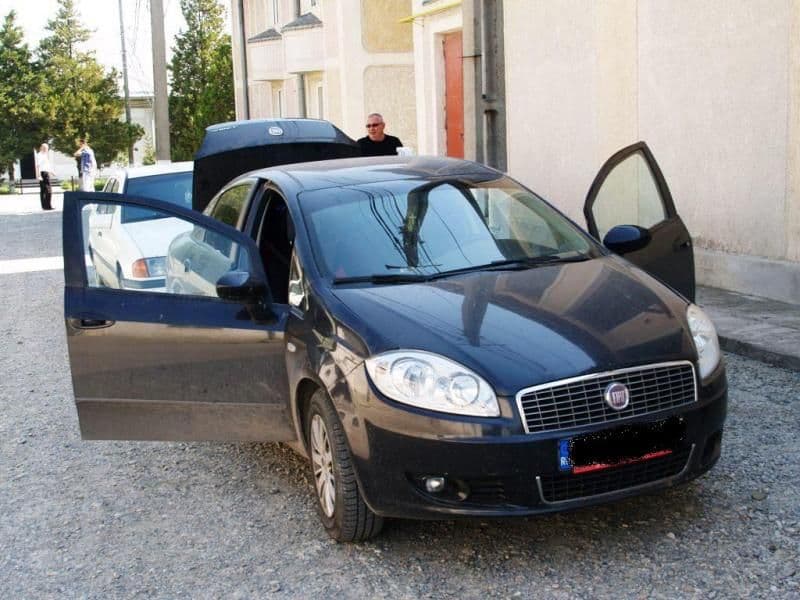 Autoturisme captusite cu mii de tigarete de contrabanda (4)