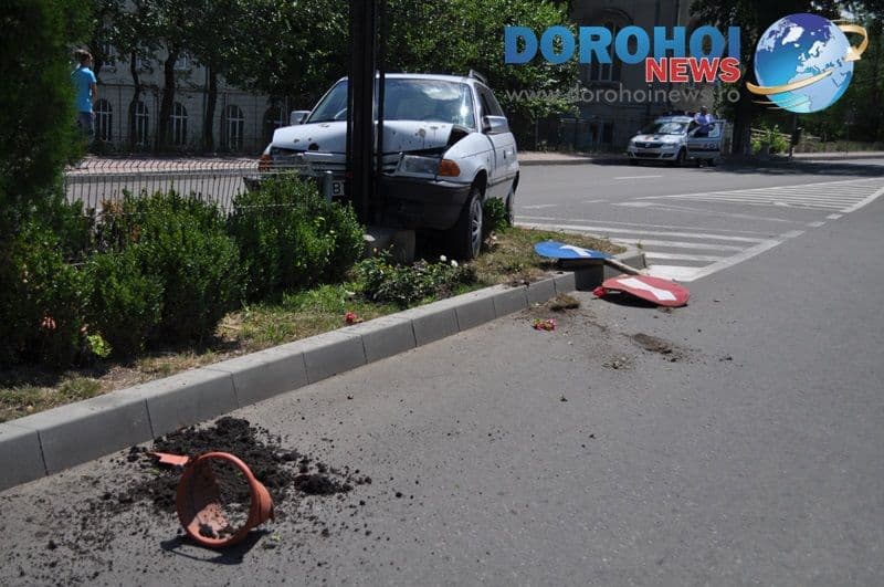 Accident produs la intrarea in Dorohoi_DSC_0472-02