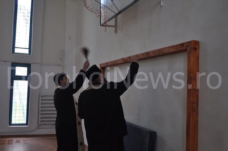 Inaugurare si sfintire sala de sport_CN Grigore Ghica_03
