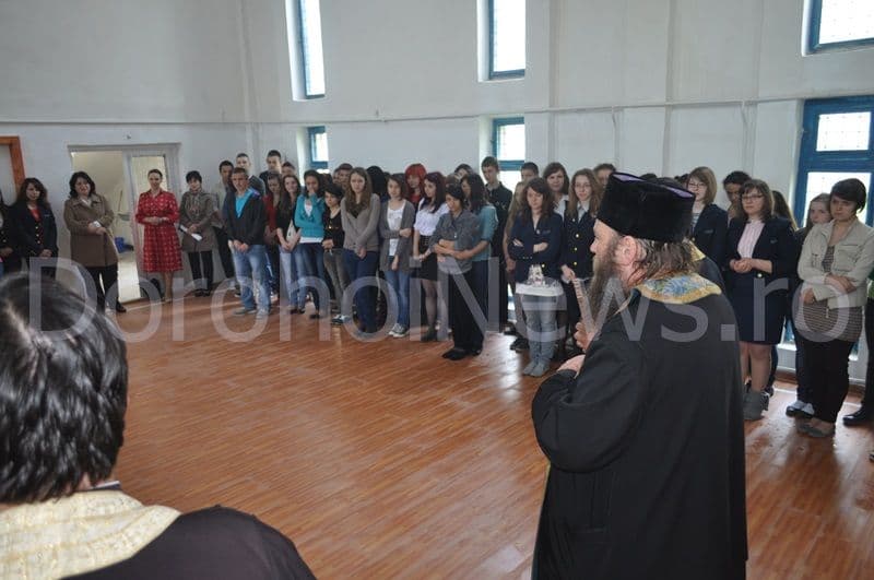 Inaugurare si sfintire sala de sport_CN Grigore Ghica_07