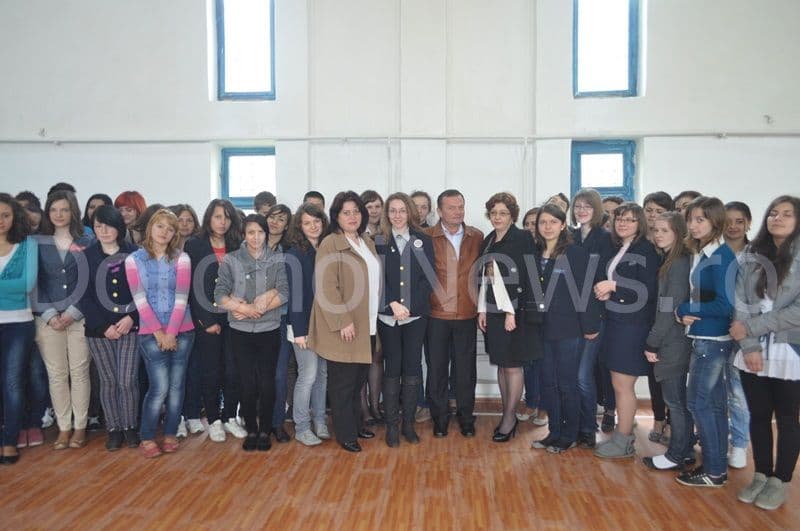 Inaugurare si sfintire sala de sport_CN Grigore Ghica_10