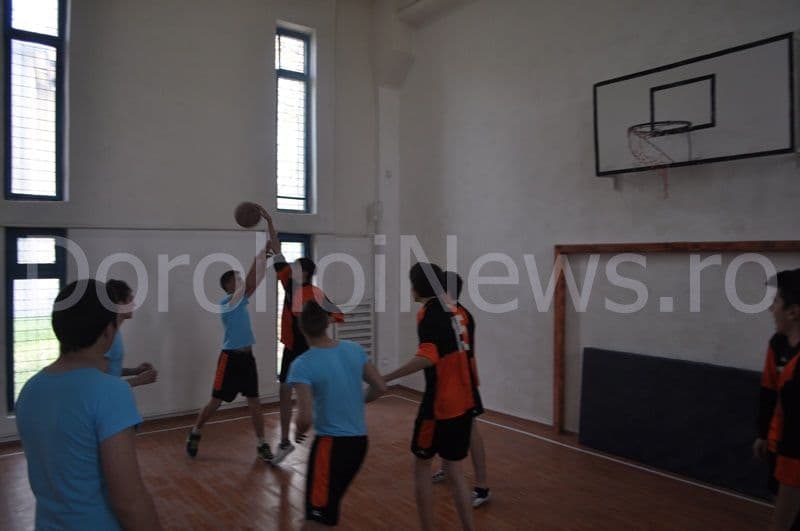 Inaugurare si sfintire sala de sport_CN Grigore Ghica_13