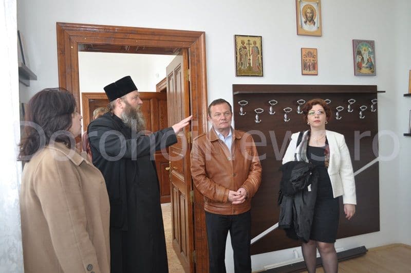 Inaugurare si sfintire sala de sport_CN Grigore Ghica_16