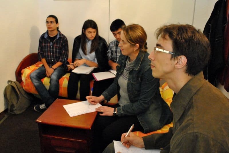Tinerii dezbat (2)