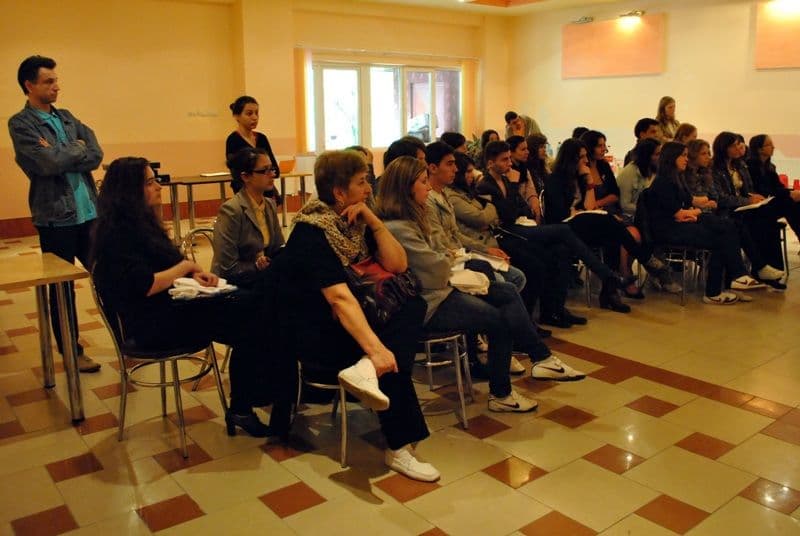 Tinerii dezbat (5)