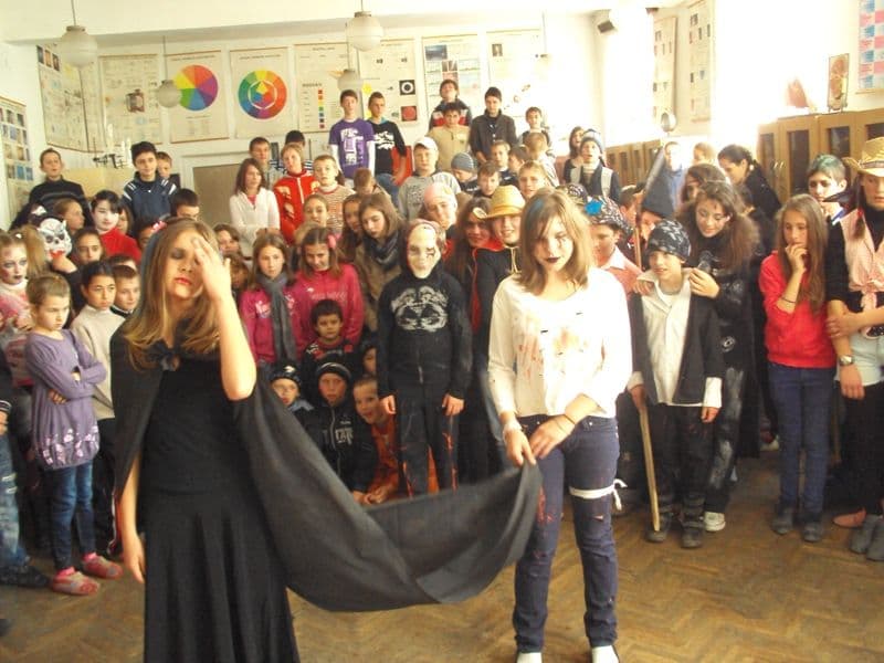 Halloween la Şcoala Dimitrie Pompeiu Broscăuţi (3)