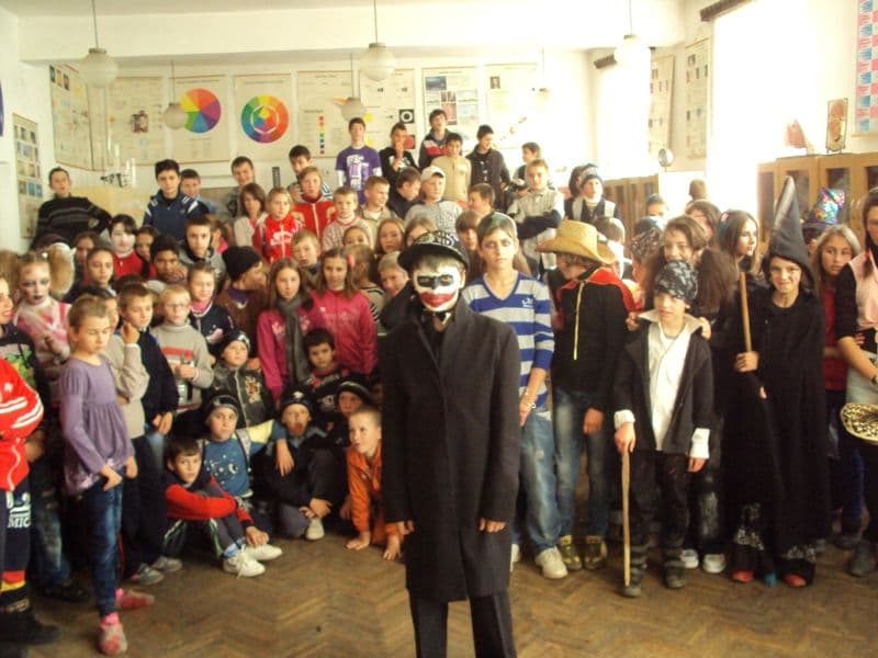 Halloween la Şcoala Dimitrie Pompeiu Broscăuţi (4)