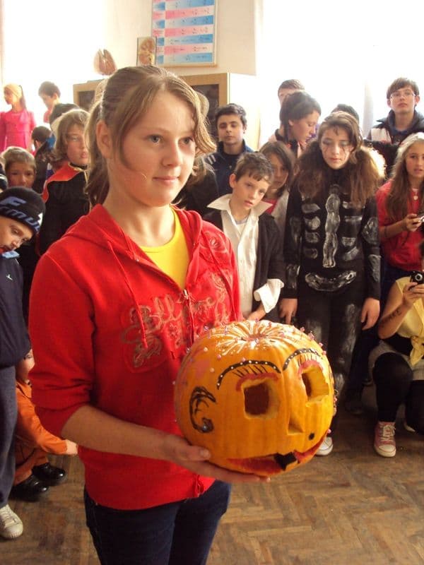 Halloween la Şcoala Dimitrie Pompeiu Broscăuţi (9)