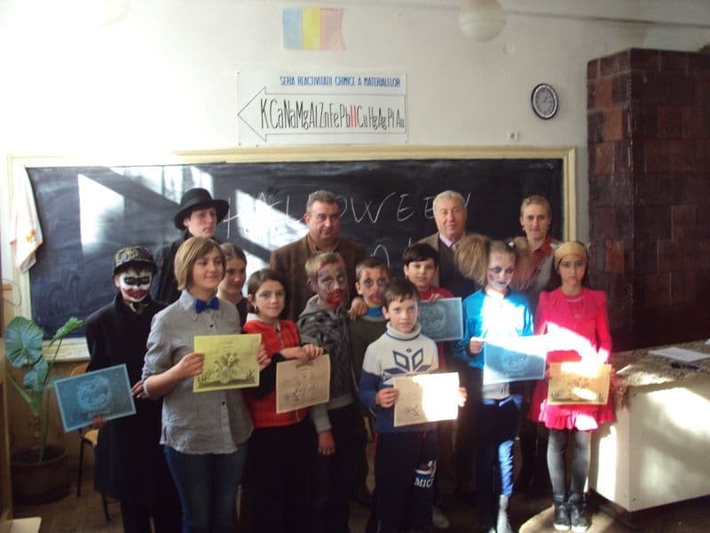 Halloween la Şcoala Dimitrie Pompeiu Broscăuţi (10)