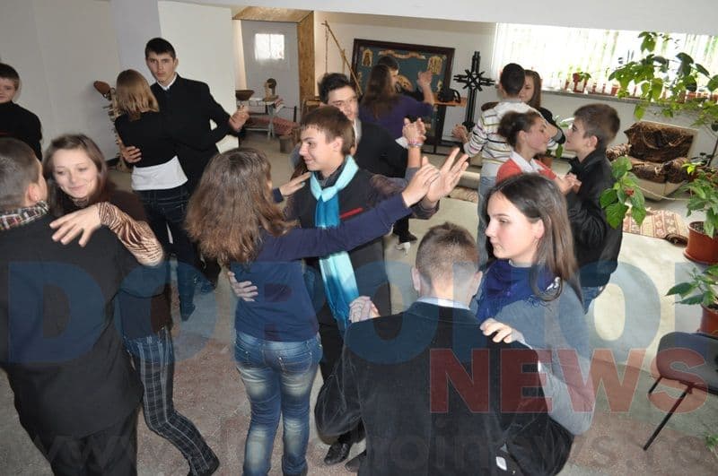 Repetitii Balul Bobocilor_Seminarul Teologic Sf. Ioan Iacob Dorohoi_03