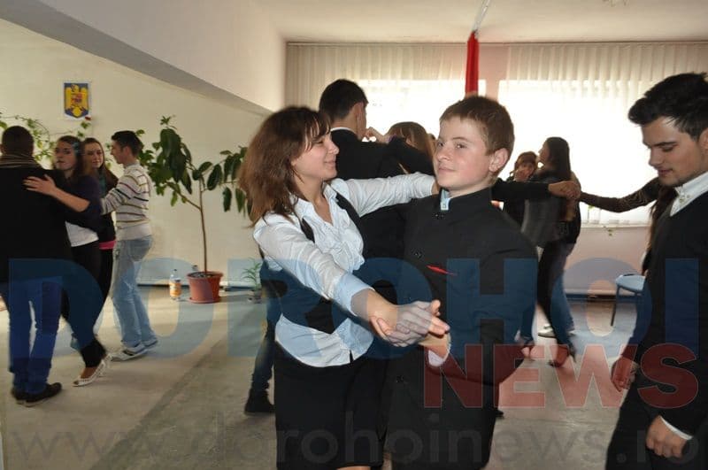 Repetitii Balul Bobocilor_Seminarul Teologic Sf. Ioan Iacob Dorohoi_05
