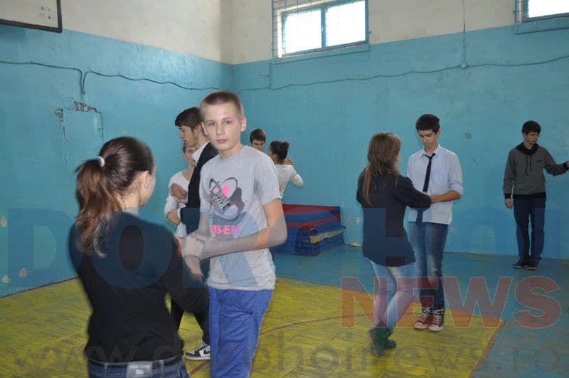 Repetitii Balul Bobocilor_Liceul Regina Maria Dorohoi_01