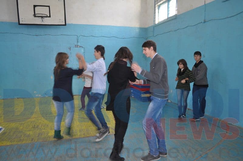 Repetitii Balul Bobocilor_Liceul Regina Maria Dorohoi_03